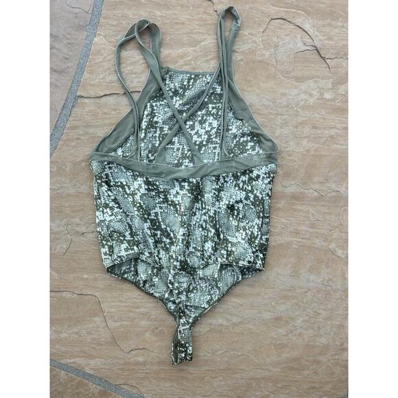 Free People Intimately Sz S Moss Green Nights Out Snakeskin Print Bodysuit - Picture 5 of 6
